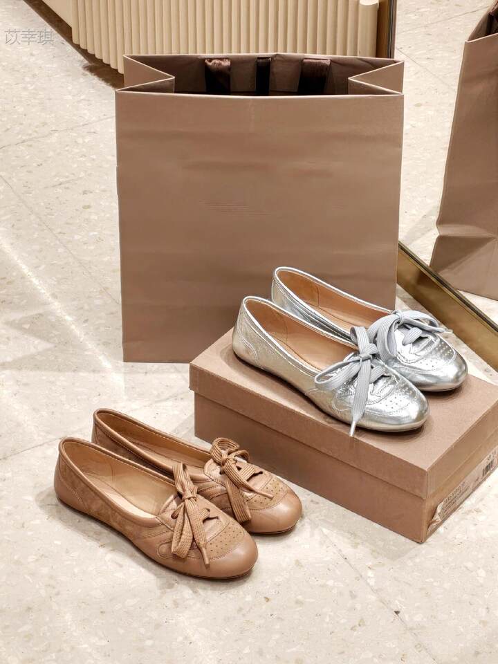 Giày búp bê nữ da cừu cổ thấp đế bằng buộc dây phong cách retro — Bạc, hàng có sẵn, Màu nude, hàng có sẵn, Màu trắng kem, hàng có sẵn chi tiết 14