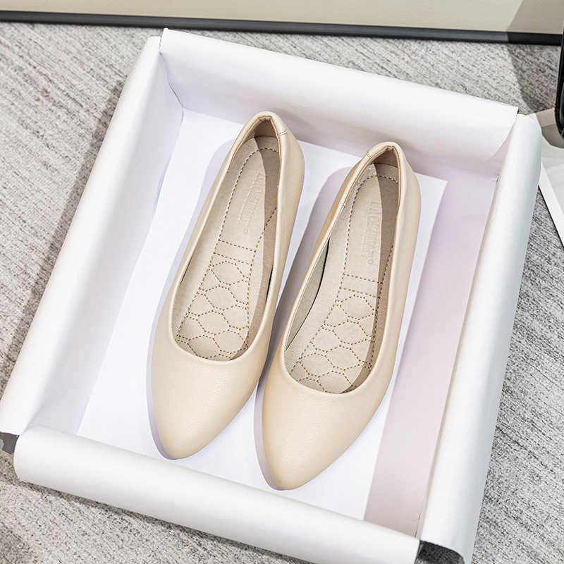 2026 New Style Wedge Heel Pointed Toe Single Shoes with Internal Height Increase, Soft-Soled Women's Work Shoes, Black Professional Workwear Office Leather Shoes