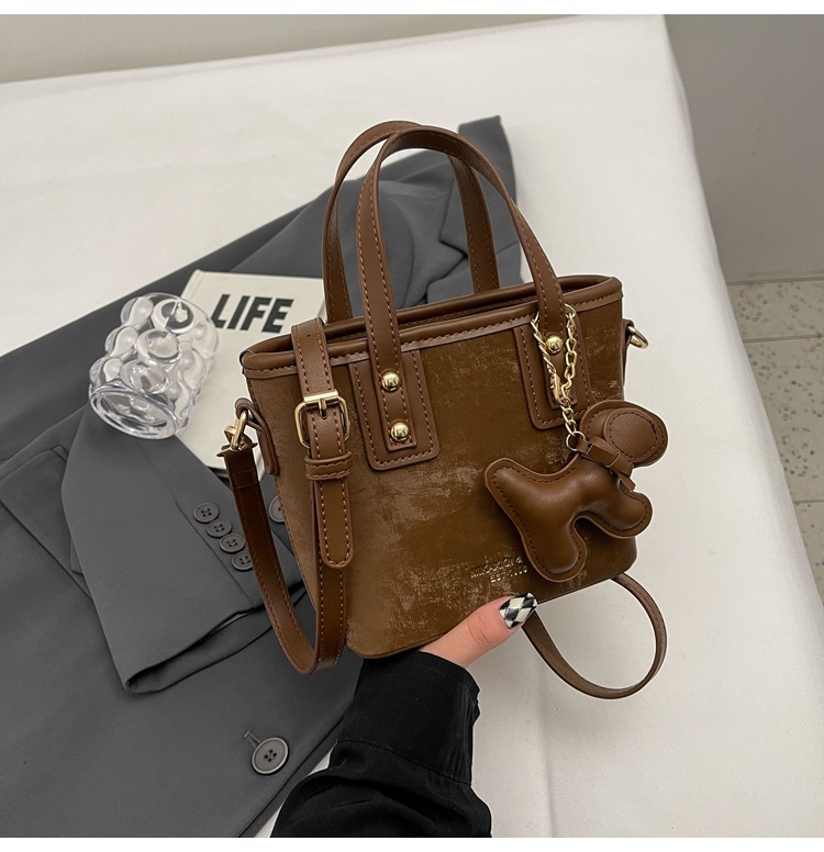 2024 New Popular Small Bag This Year Women's Fashion Versatile One Shoulder Crossbody Bag Retro Small Handheld Bucket Bag_voghion.com