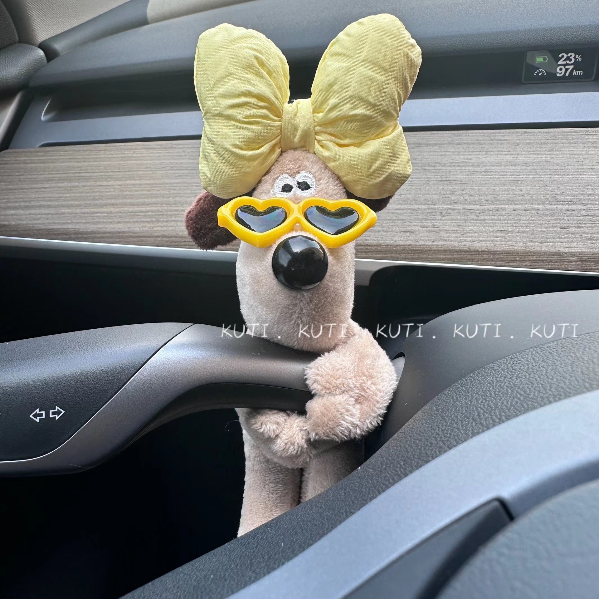 Paquete de material de bricolaje hecho a mano lindo perro coche embarazada bloque decoración coche felpa muñeca decoración creativa cumpleaños