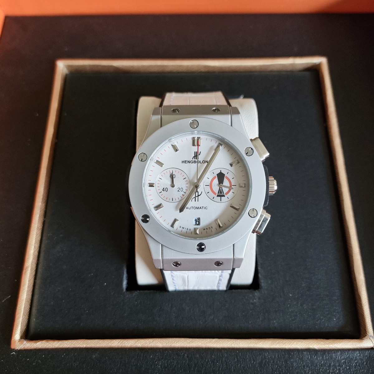 恒家は時間を計って秒の多機能の石英の男性の時計を走らせます。