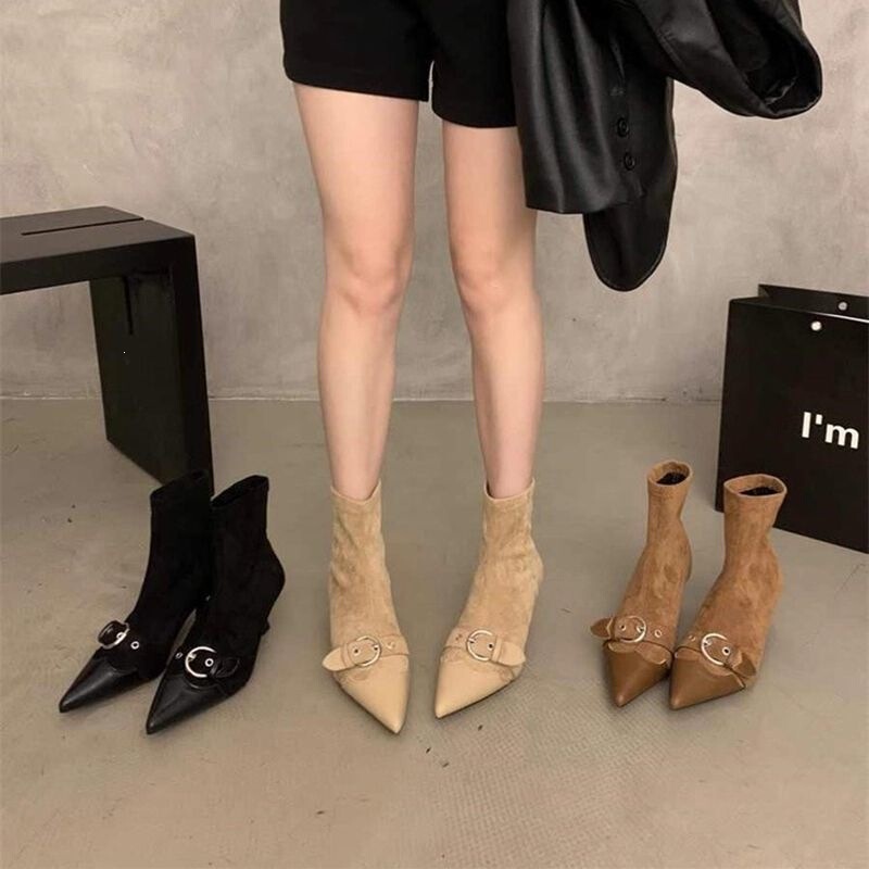 2026 New Model Hong Kong Kitten Heel Pointed Toe Slim Short Boots for Women, Retro Style High-Heeled Winter Boots 2026 New Model Hong Kong Kitten Heel Pointed Toe Slim Short Boots for Women, Retro Style High-Heeled Winter Boots