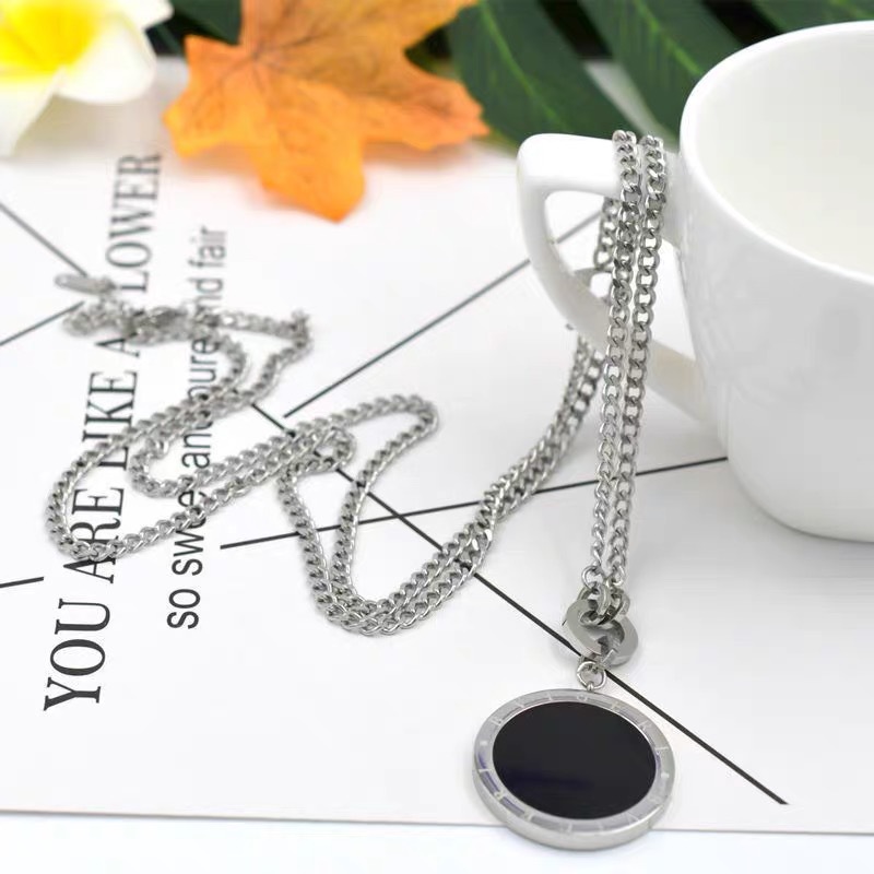 Simple Style Round Titanium Steel Pendant Necklace 1 Piece display picture 5