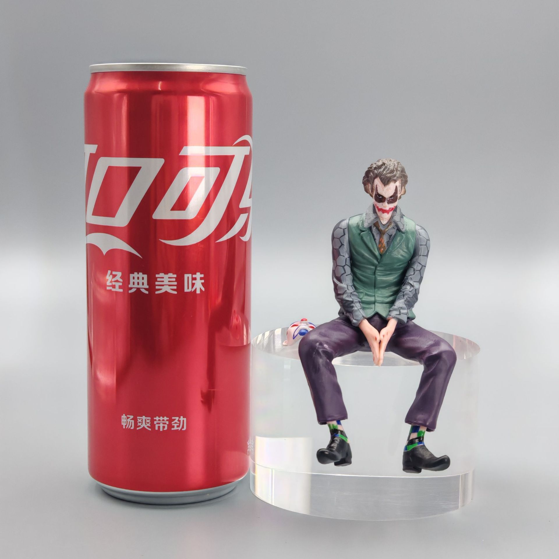 Adornos de coche de payaso en la parte superior de la joyería de Heath Ledger Marvel Suicide Squad Modelo de figura sentada Coche para niños