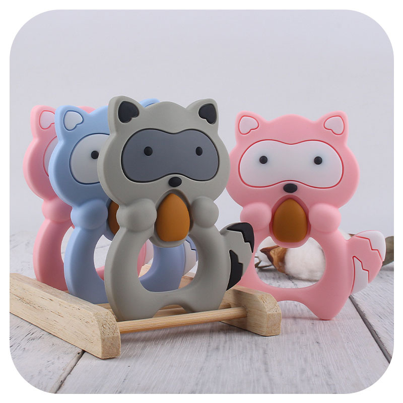 Amazon nuevo animal de dibujos animados mapache molar silicona teether bebé juguete creativo teether stick materno y infantil suministros