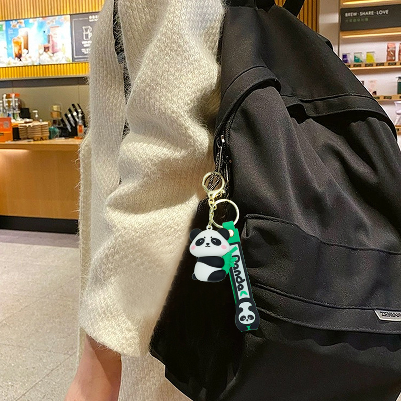Portachiavi di peluche a forma di panda, creativo e carino, che abbraccia il bambù, squisito ciondolo per auto, decorazione per zaino_voghion.com