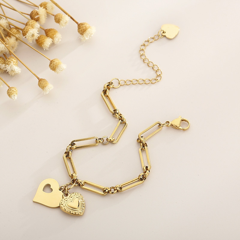 10g Weight PVD Coated Gold Plating Process Elegant Heart Shape Titanium Steel Plating Bracelets