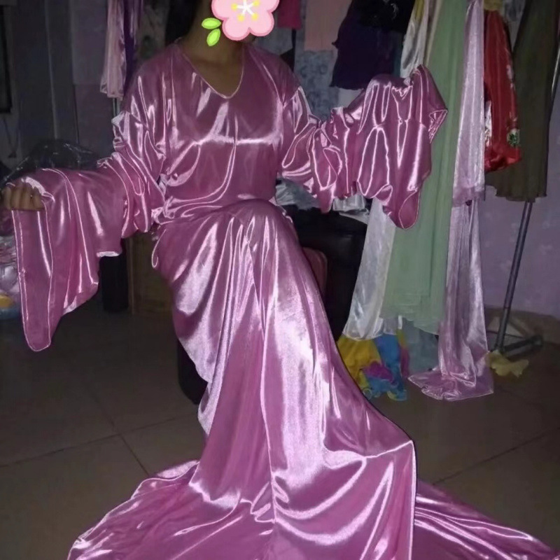 A Super Silky and Smooth Summer Artifact That You Can’T Even Hold in Your Hand. a Super Long Silky Long Dress