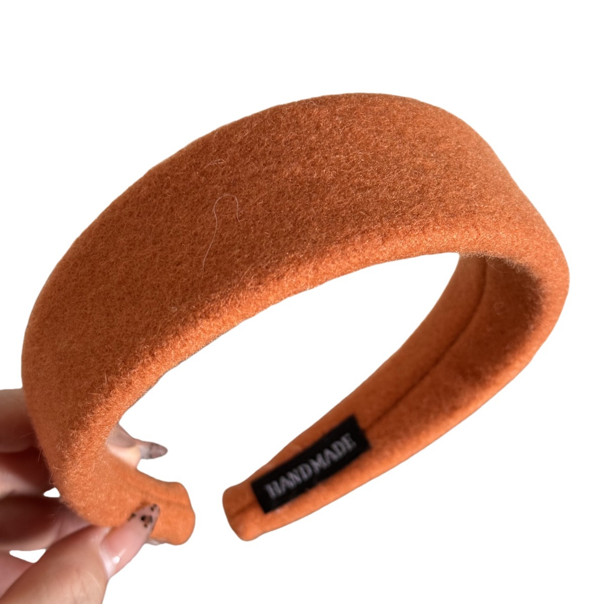 毛の布芸の広版の気質は外出してカチューシャを合わせて純色の高級感のカチューシャの髪飾りの新型を飾ります。