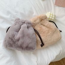 韩版ins毛茸茸冬天女包新款斜挎小包百搭可爱抽绳褶皱单肩毛毛包