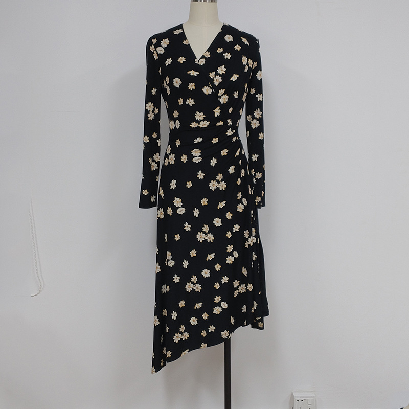 Black Printed Daisy Floral dress Women's Summer New French V-neck Slim Look Sexy Elegant Split Skirt Black Printed Daisy Floral dress Women's Summer New French V-neck Slim Look Sexy Elegant Split Skirt