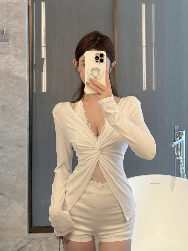 早秋独特纯欲辣妹蕾丝v领扭结打底衫女设计感法式假两件长袖上衣|undefined