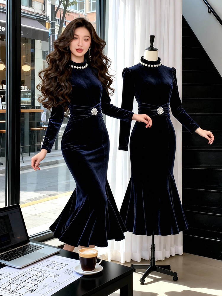 Đầm nhung xanh hải quân cổ đính ngọc trai, eo thắt, chân váy đuôi cá, dạ hội dài — Màu xanh hải quân