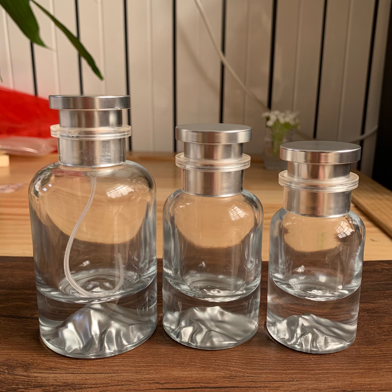 银色底部冰山香水瓶化妆瓶喷雾