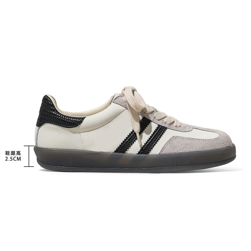 Versión de piel de vaca 2025 nuevo estilo rosa fresa oso cuero zapatos de entrenamiento alemán mujeres realzado zapatos Forrest Gump zapatillas deportivas casuales