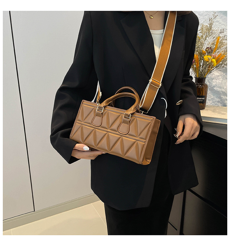 Women's Small PU Solid Color Elegant Streetwear Plaid Square Zipper Square Bag display picture 14