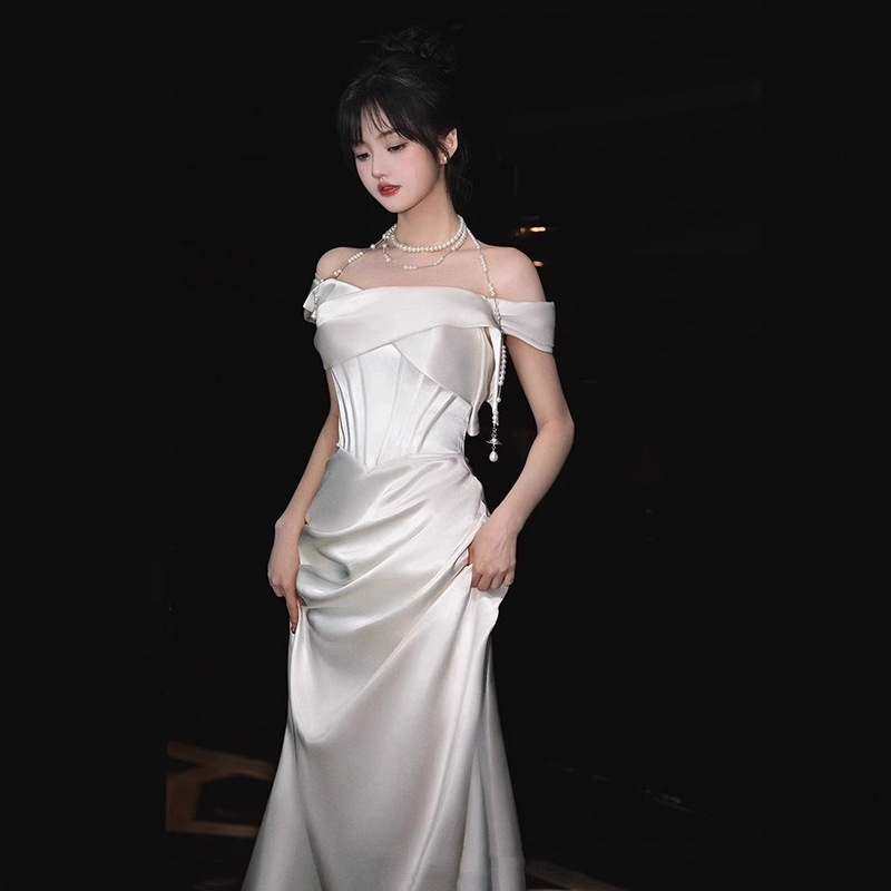 French Satin One-Shoulder Light Wedding Dress, High-End White Niche Elegant Fishtail Welcome Bride's Wedding Veil French Satin One-Shoulder Light Wedding Dress, High-End White Niche Elegant Fishtail Welcome Bride's Wedding Veil
