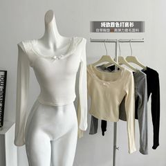 早秋純欲風長袖tシャツのデザイン感が底を打ってレースを身に着けて胸のパッドを持って綿毛を磨いて暖かい上着の洋風を感じます。