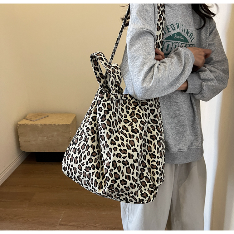 262g Weight Polyester Lining Material Zipper Closure Type Single Shoulder Strap Strap Type Tote Bag Bags Type Daily, Street Occasion Leopard Pattern All Seasons Season Women's Gender Streetwear Style Square Shape Large Size Women's Large Cloth Leopard Streetwear Zipper Tote Bag 13