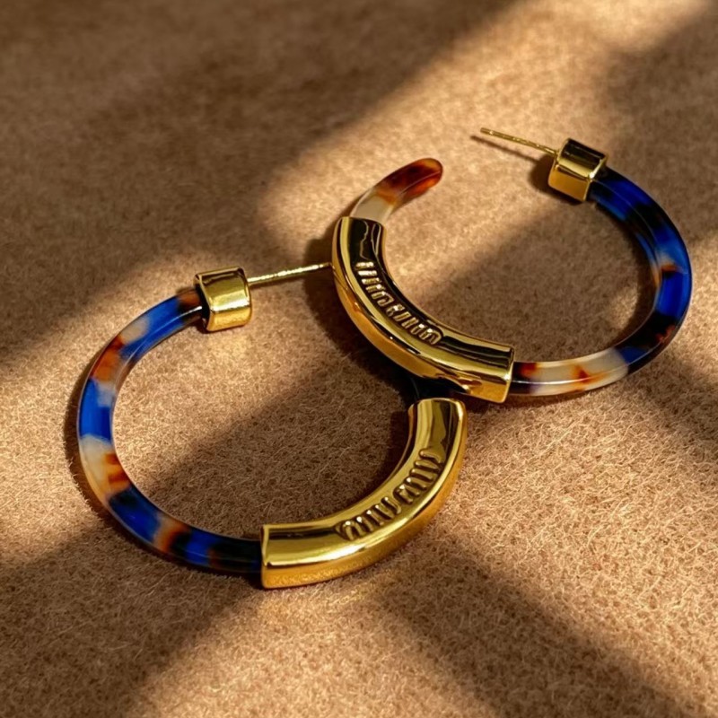 New Autumn/Winter Vintage Style Leopard Print Hoop Earrings for Women, 18K Gold Plated, Minimalist Fashion, Unique Resin C-Shaped Earrings