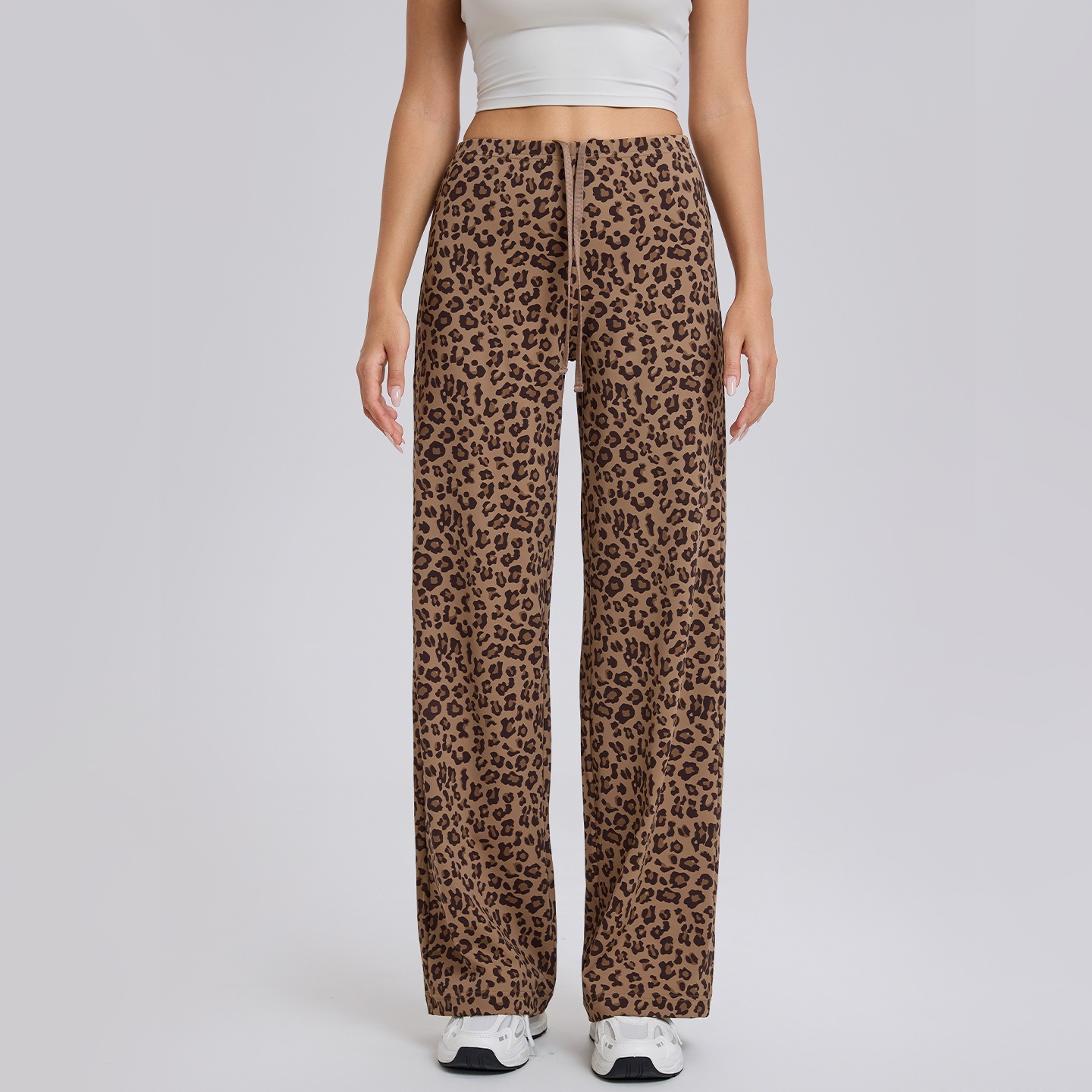 Leopard ish oʻrta toʻz shoxlari ayollar uchun taʻvusga chidamli