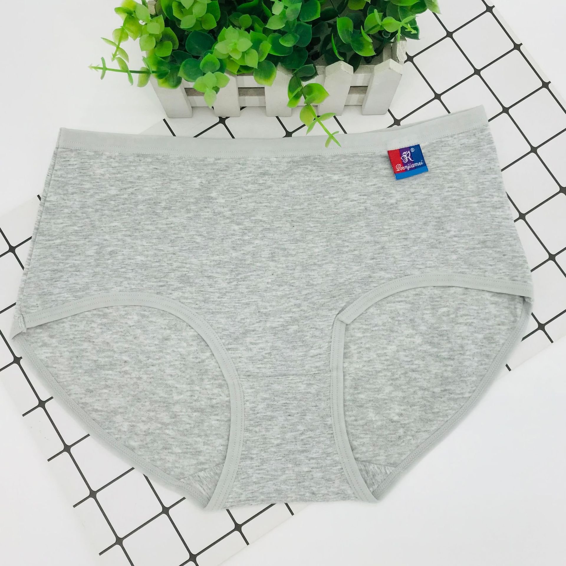Oferta especial de People's Beauty 8886, ropa interior femenina de algodón puro, suministro promocional totalmente de algodón, color sólido para comercio electrónico, transpirable y cómoda.