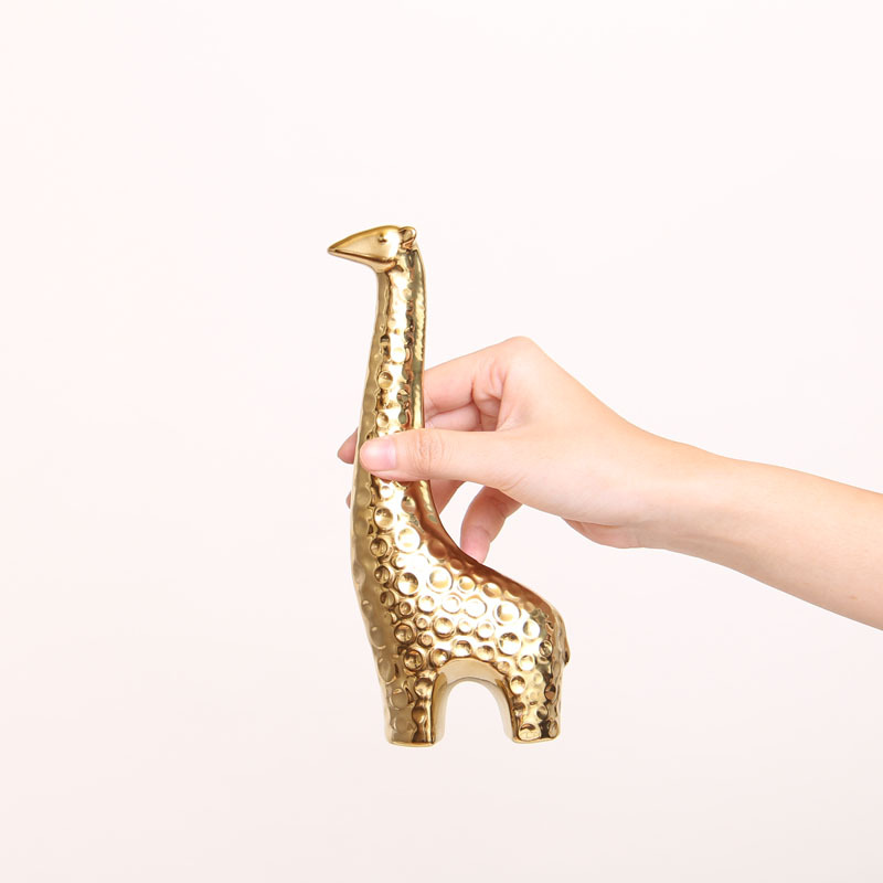 Decoración de mesa de jirafa de cerámica dorada creativa decoración de mesa de vino de entrada de sala de estar de casa creativa decoración suave al por mayor