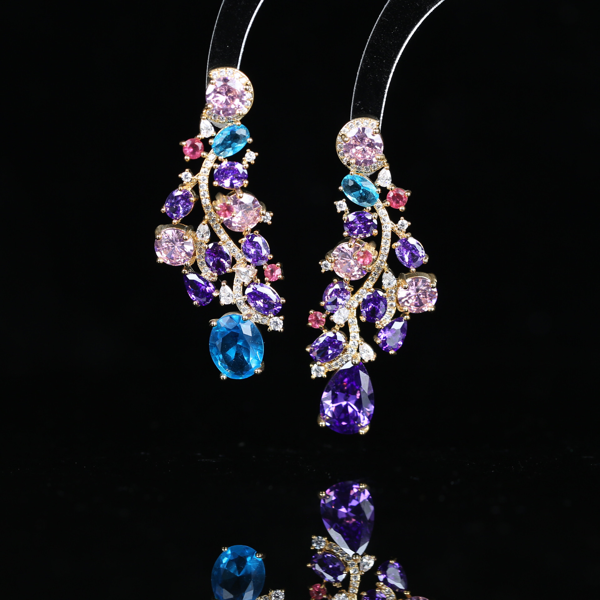 Fashionable earrings with zircon drop-shaped