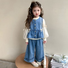 女の子の春の流行のデニムのスーツの2025新型の赤ちゃんの洋気の馬甲の子供の広い足のズボンの春の服の3つのセット