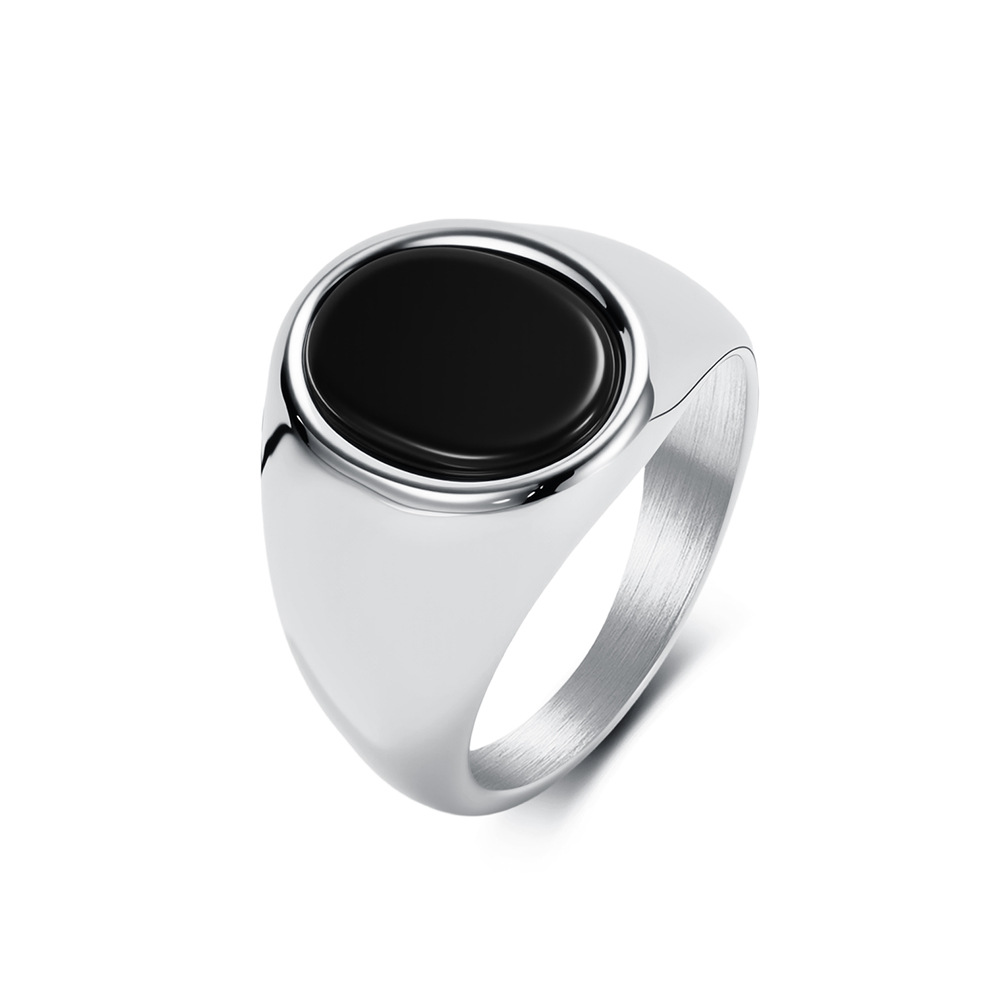 Minimalistischer Herrenring aus Titanstahl mit schwarzem Edelstein – anspruchsvolles, geometrisches Design im Streetstyle_voghion.com