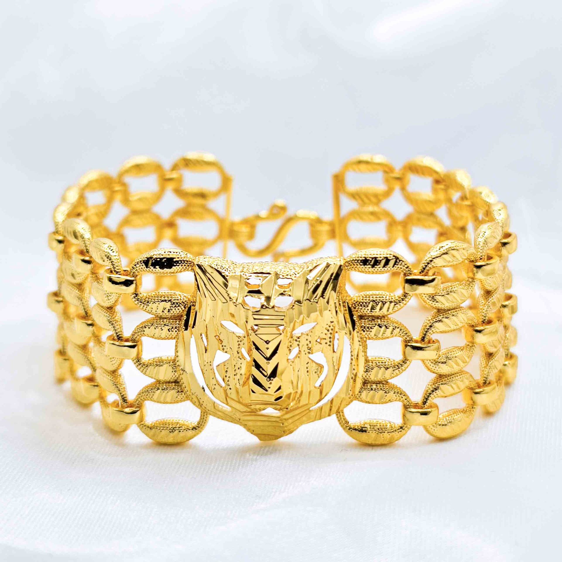 classic elegant high-end bracelet
