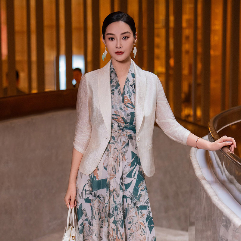 High-End Acetate Blazer for Women, Summer 2026 New Style, Simple and Elegant Versatile Suit for Work and Commuting High-End Acetate Blazer for Women, Summer 2026 New Style, Simple and Elegant Versatile Suit for Work and Commuting