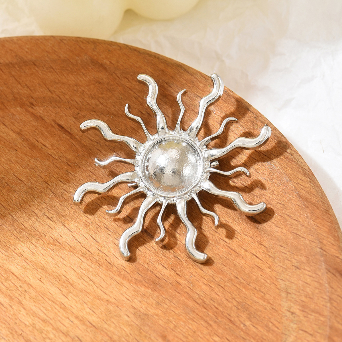 Zonnebloem en zwaluw broche voor dames mode accessoire_voghion.com