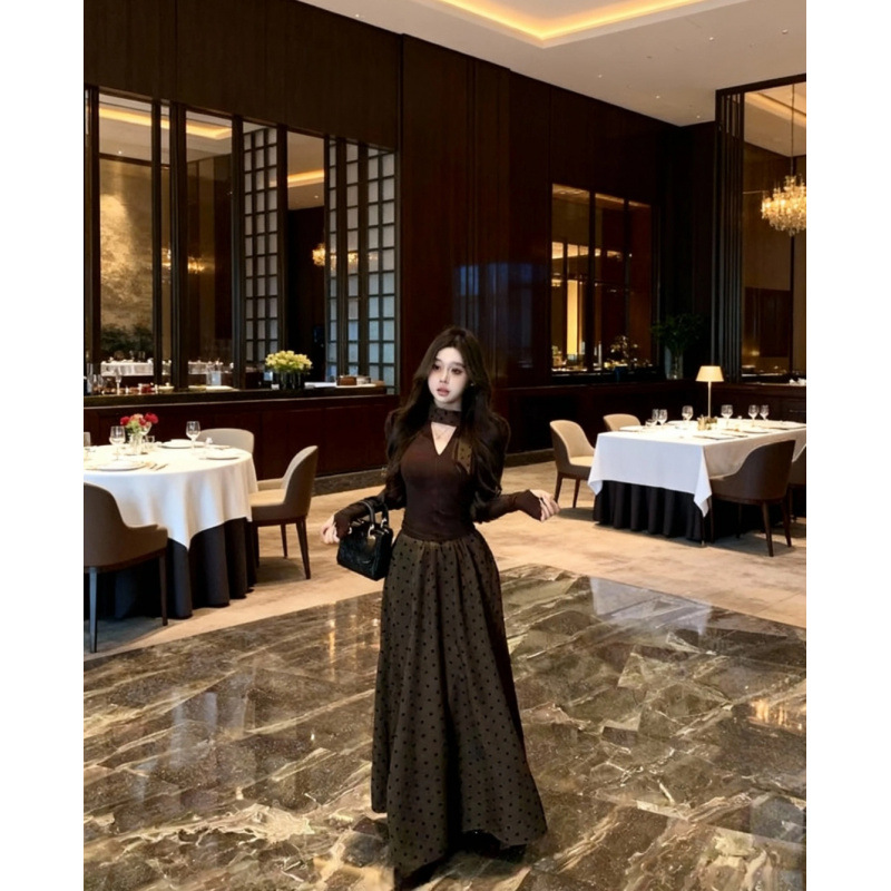 French-style retro slim-fit long-sleeve dress with a mature and sophisticated Hepburn vibe, featuring a polka dot midi skirt two-piece outfit