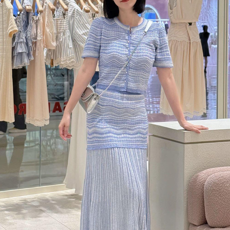 S Brand 2026 Summer New French-Style Simple Wavy Striped Short-Sleeve Knit Cardigan Top + High-Waisted Skirt S Brand 2026 Summer New French-Style Simple Wavy Striped Short-Sleeve Knit Cardigan Top + High-Waisted Skirt
