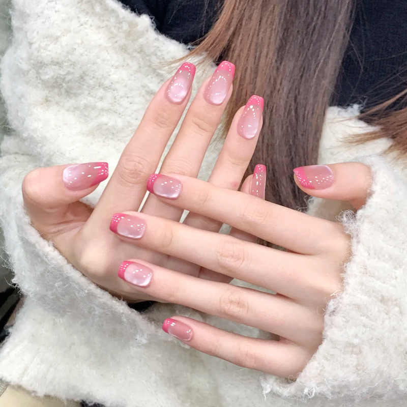 Insは甲甲片猫眼高級感を身に着けています。|undefined