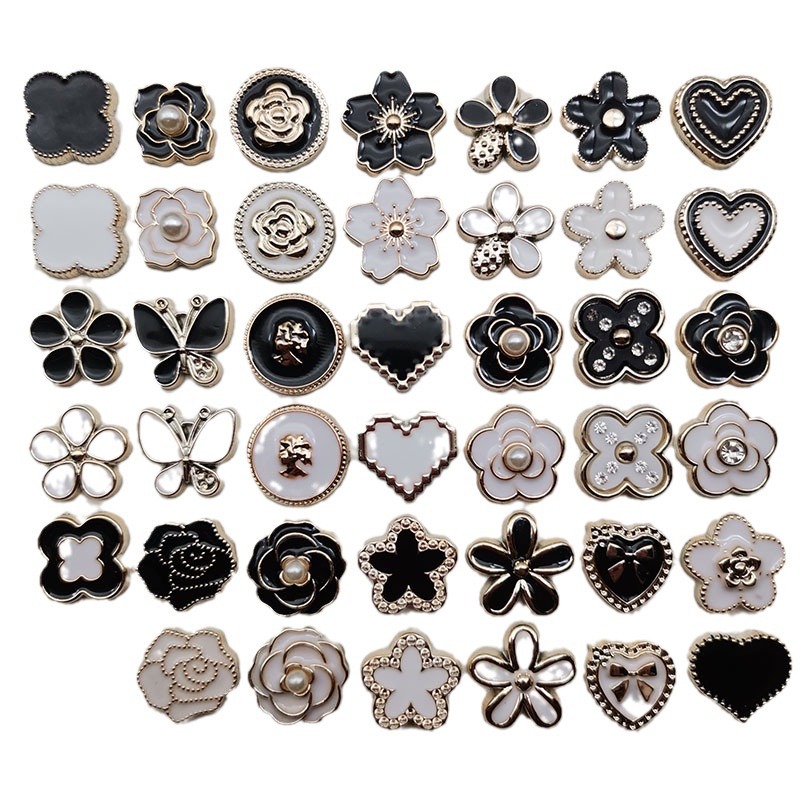 Temperamento de moda blanco y negro pequeño viento fragante cuatro hojas accesorios de plástico corazón de melocotón DIY pinzas de cabello material de ropa de correa