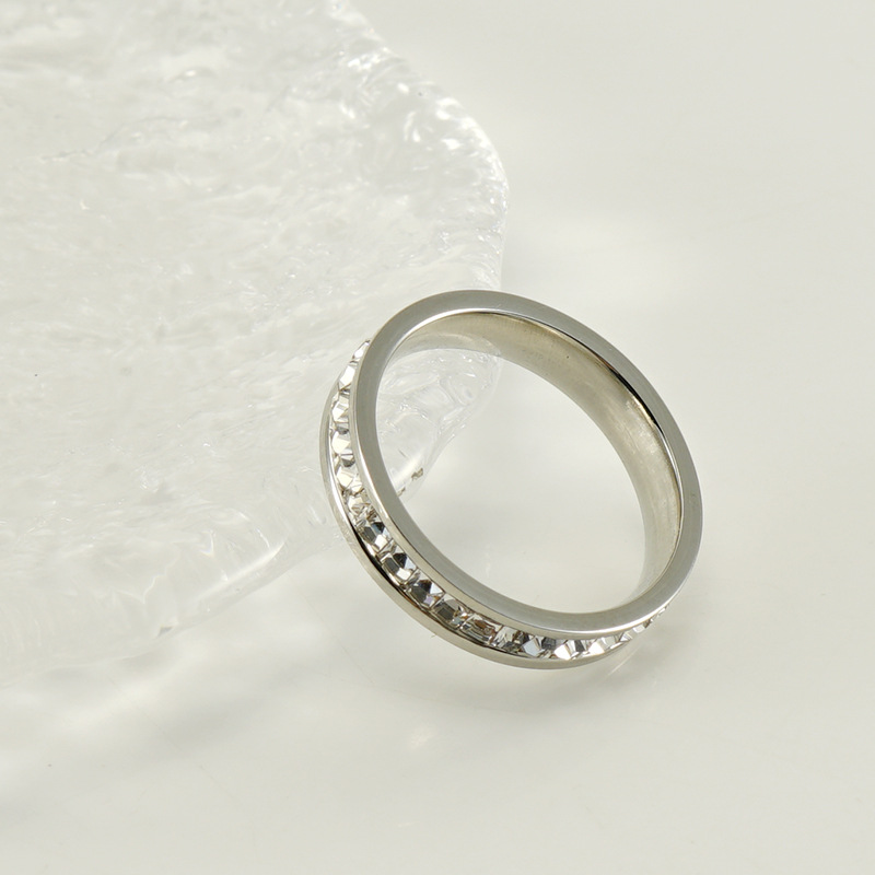 Anillo de Acero Inoxidable Nuevo Modelo 2025 para Mujer, Sin Decoloración, Estilo Nicho, Anillo de Joyería con Incrustaciones de Circonita con Diseño de Cielo Estrellado