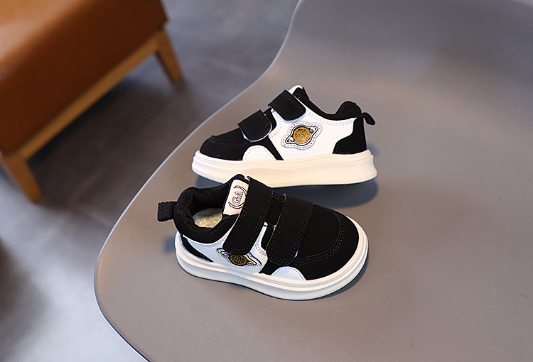 Scarpe casual da tavola da ragazzo bianche con suola morbida e traspirante, versatili, per la stagione primavera e autunno 2024 per bambini_voghion.com