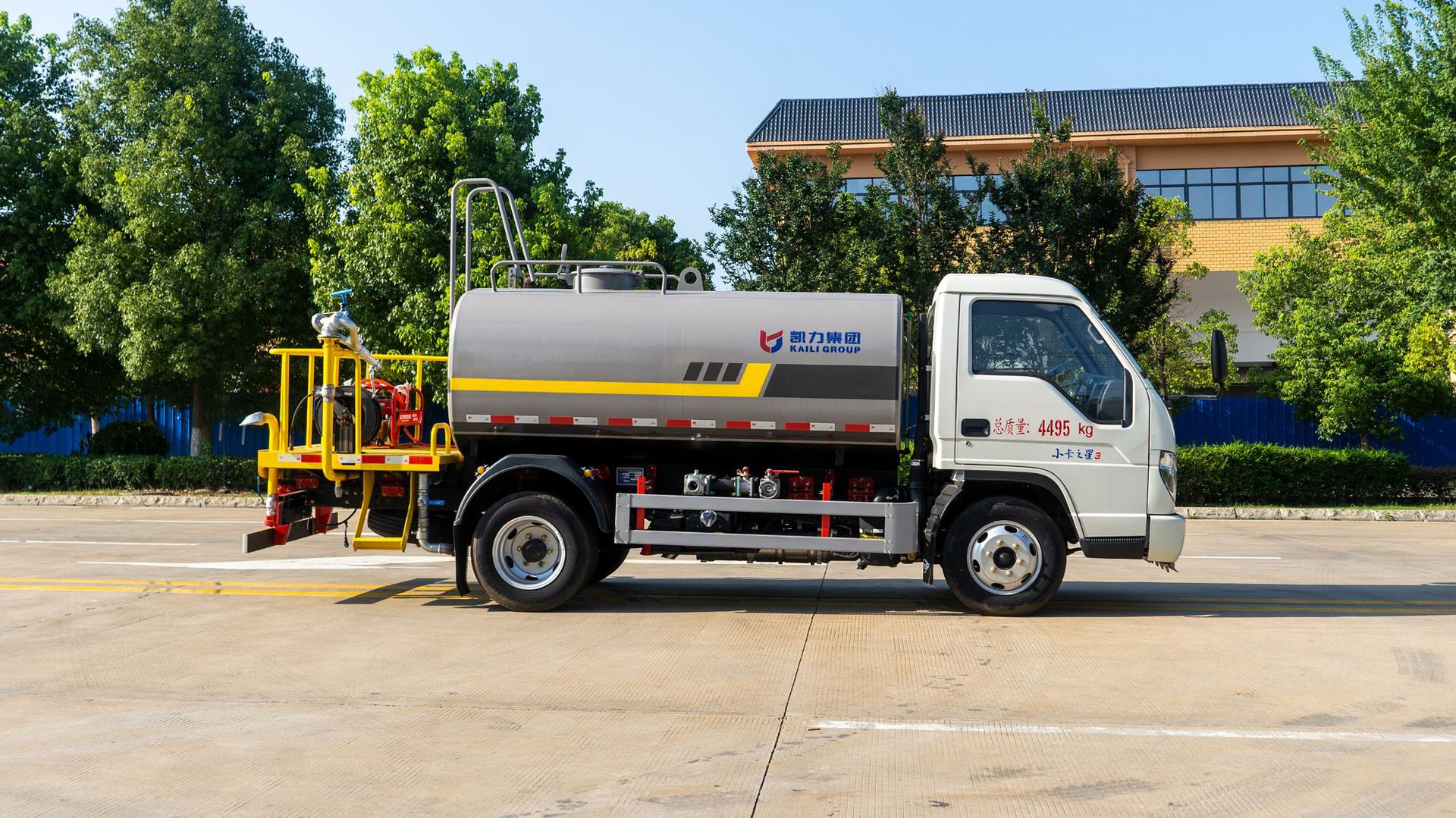 Construction Site Dust Removal Blue Brand Sprinkler Truck Large Greening Sprinkler Truck Multifunctional Fog Cannon Sprinkler Truck for Sale Price