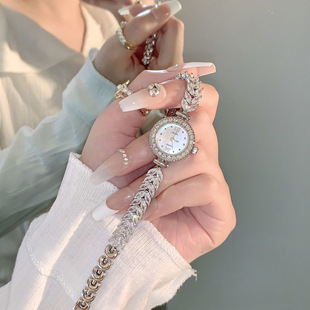 2024 hot selling mermaid women's watch for girlfriend light luxury niche bracelet watch fashion watch gift wholesale
