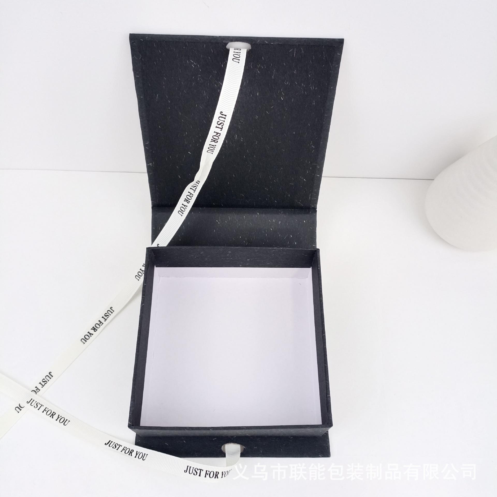 카본 블랙 (빈 상자);10.5*10.5*4.7cm