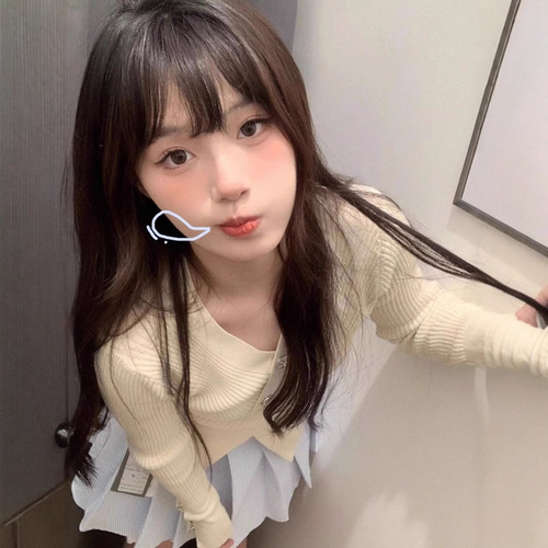 Irregular, effortlessly alluring V-neck sweater with an A4-waist design—slimming, cross-detail, and featuring a split for a tailored, figure-flattering fit. Perfect as a chic, long-sleeved layering piece!