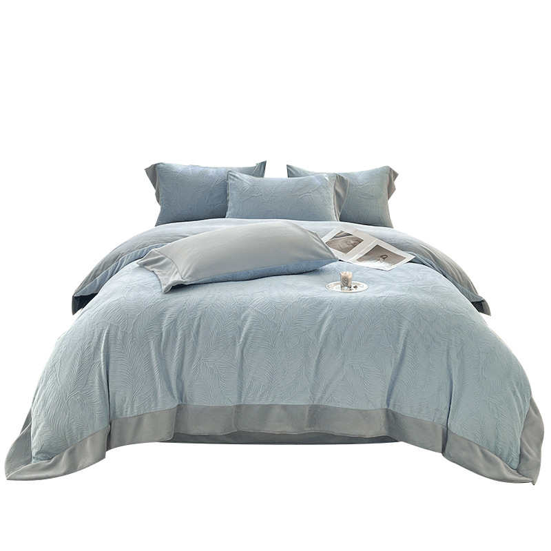 Cama de seda de leche tallada cuatro piezas de coral sábanas de cama de tres piezas de nuevo otoño y invierno engrosado y cálido