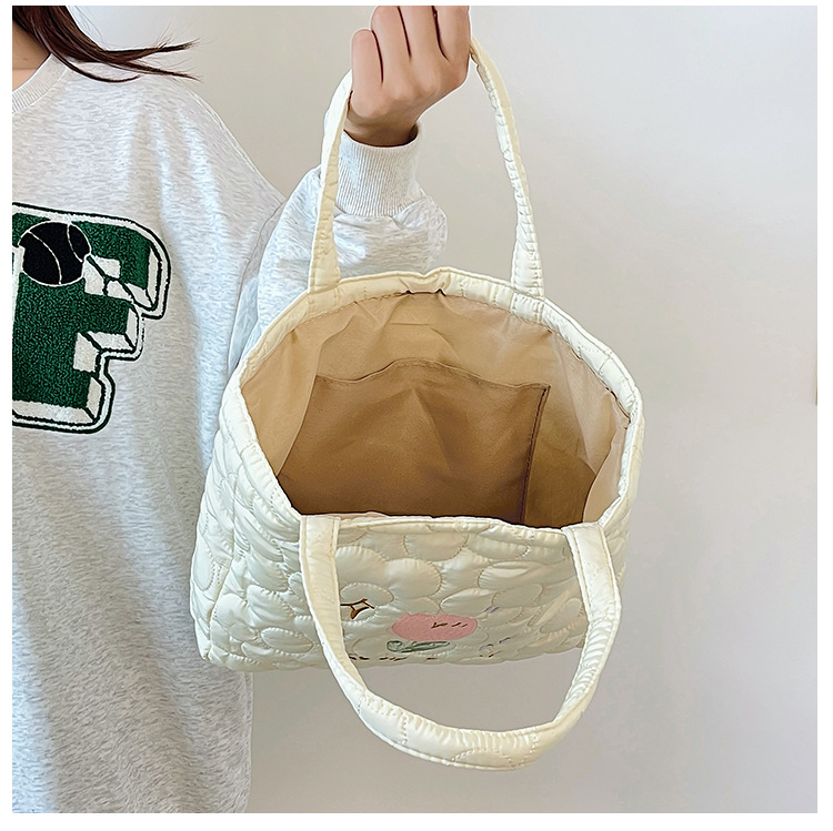 2023 Borsa da donna nuova Borsa a mano con coniglio tulipano ricamato Borsa da ascella per pendolari per ragazza carina cartone animato di grande capacità_voghion.com