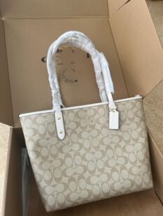 Classic capacious shopping bag, one-shoulder bag, underarm bag, purse