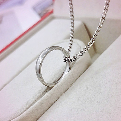 Japan-Korea-style accessories: Wang Yibo's dual-purpose ring and necklace—perfect for clubbing, street fashion, and easy-to-match necklaces for both men and women.