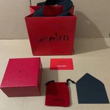 Q�����Ʒ���b��Q�Һ��J����朶������w�tɫ����b����