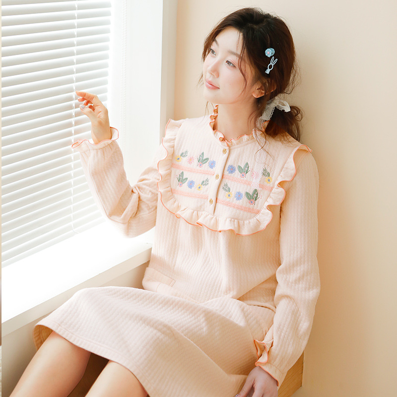 Nightdress Autumn and winter New products T-shirts lace cotton material Long sleeve lady Nightdress Vitality Embroidery keep warm Air layer Nightdress