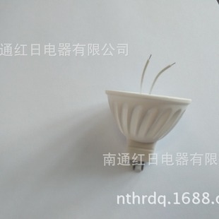 ����MR16�����մɟ������b��LED���|��һ��